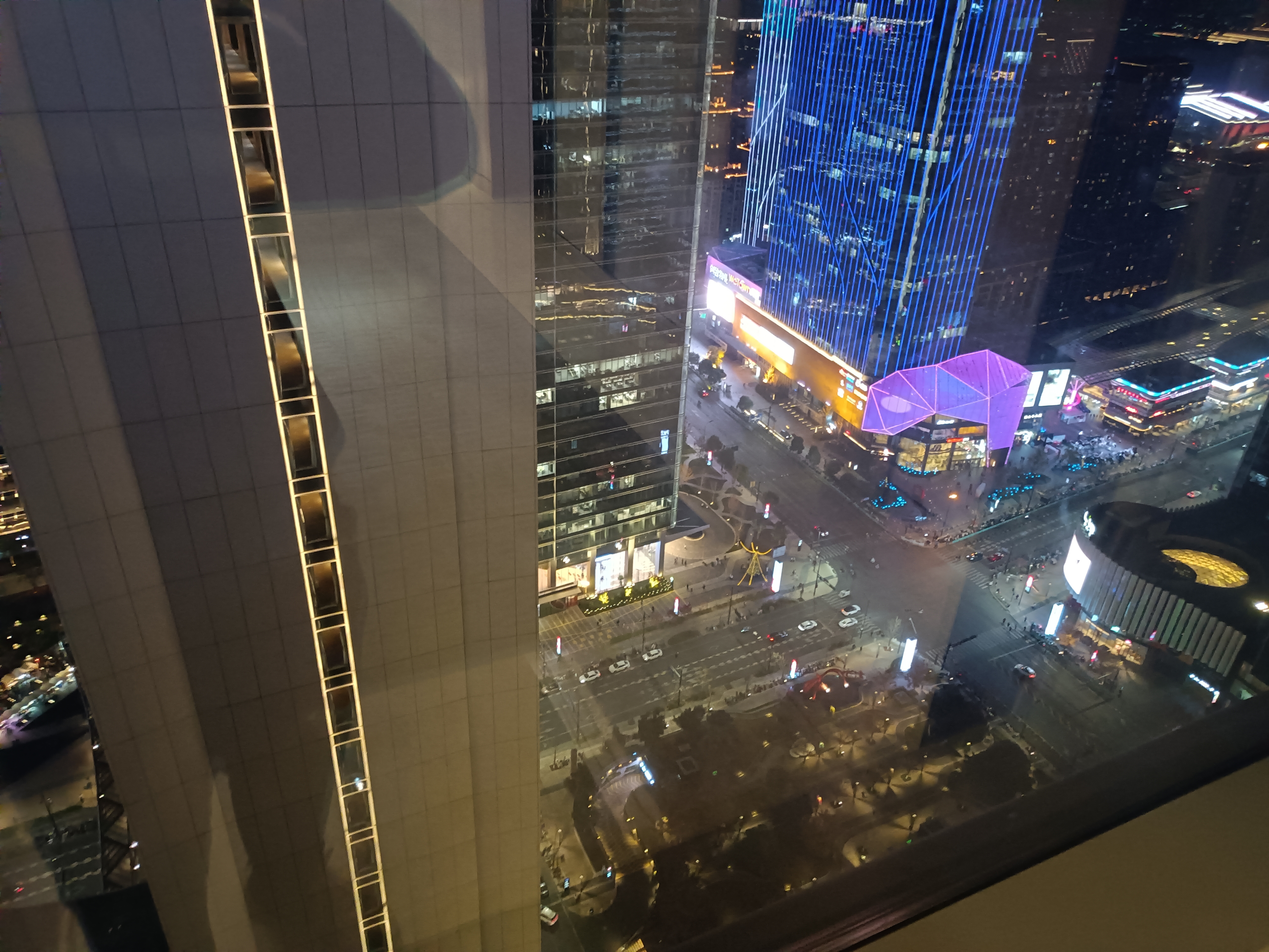 俯瞰夜间的杭州街头